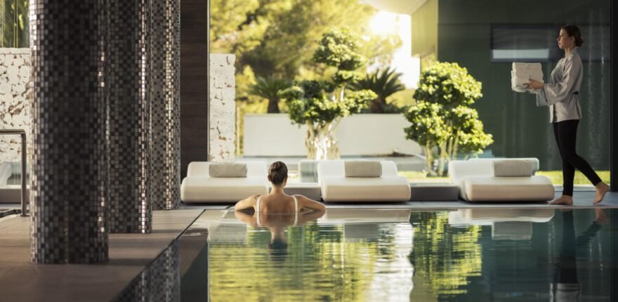 Hydrotherapy circuit in a medical wellness facility